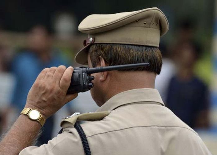 UP police आखिर जनता से क्यों डरते हैं नेता और क्यों लेता है सुरक्षा? दर्जनों की सुरक्षा हुई वापस