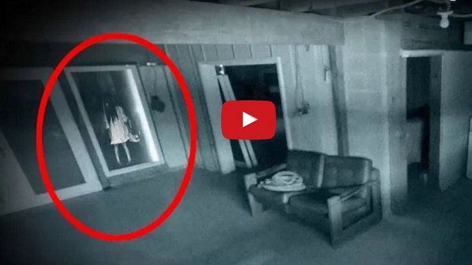 Real Ghost caught in CCTV जो कहते हैं भूत नहीं होते, यह वीडियो देखकर उनकी गलतफहमी दूर हो जाएगी