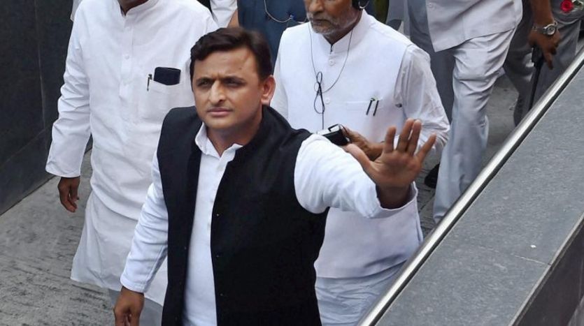 akhilesh yadav भाजपा की ये हाई प्रोफाइल महिला नेता पकड़ेंगी अखिलेश का साथ, रामगोपाल से हुई मुलाकात