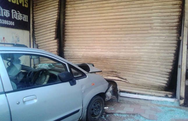 accident शराब के नशे में ड्राइविंग कर रहा था युवक, दर्दनाक मौत