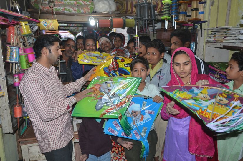 Dewas दुकानों पर धड़ल्ले से बिकी चायना डोर