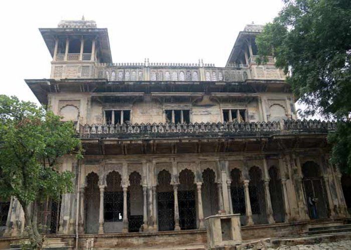hiran van kothi इस शानदार कोठी में हुई थी लूट, डकैती में इनका नाम सुन चौंक उठे थे शहरवासी
