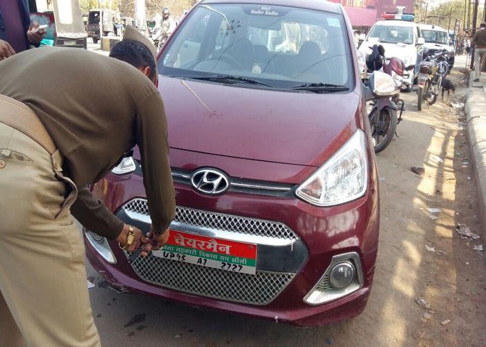 jhansi फुल फार्म में आई पुलिस, दो मिनट में उतार दी सपा नेताओं की नेतागीरी!
