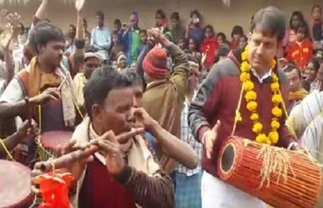 Jharkhand news, Animal Husbandry minister, Coopera सोहराय पर्व पर झूमे कृषि पशुपालन मंत्री रंधीर सिंह