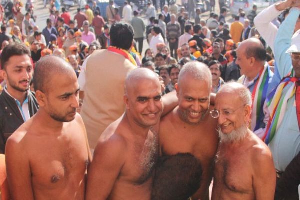 latest update about Jain saints pushpdant sagar pr जैन मुनियों के त्रिवेणी संगम के आगे नतमस्तक शहर