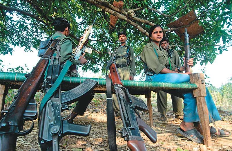 5 officer kidnap by naxal नक्सलियों ने चुनाव कार्य में लगे 5 अधिकारियों सहित ग्राम प्रमुख का किया अपहरण