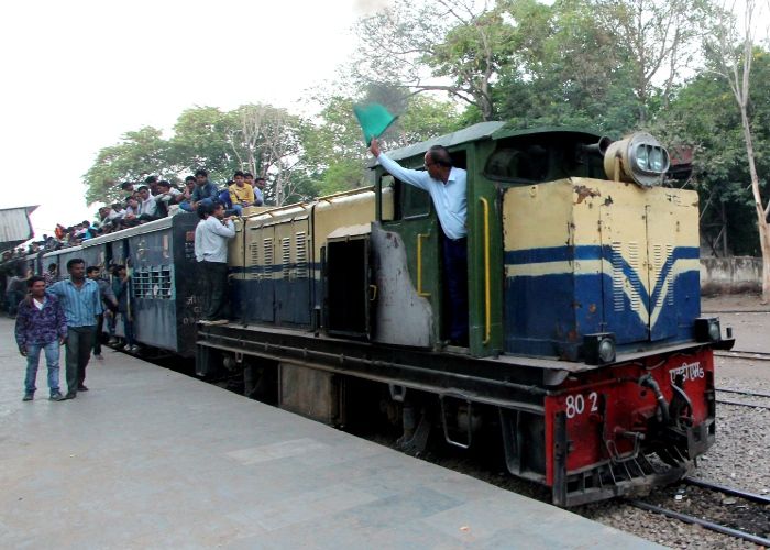 narrow gauge train डिमांड
12 कोच की पर मिले
सिर्फ 6, जानिये क्या
है मामला
