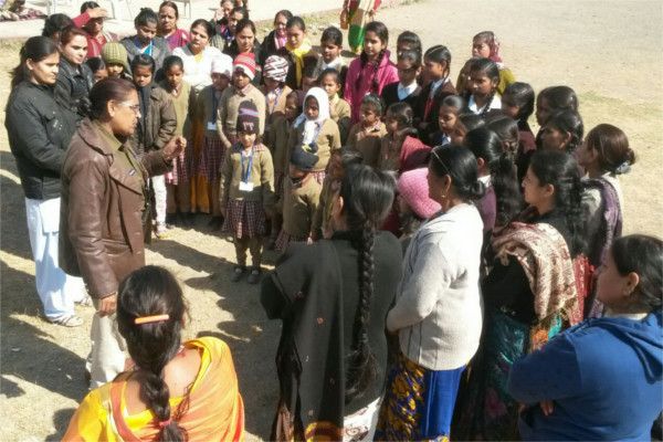 patrika nirbhik bachpan campaign at kalidas montes निर्भीक बचपन: खाकी सुरक्षा और मदद जरूर करेगी, आप बस पहल तो करें