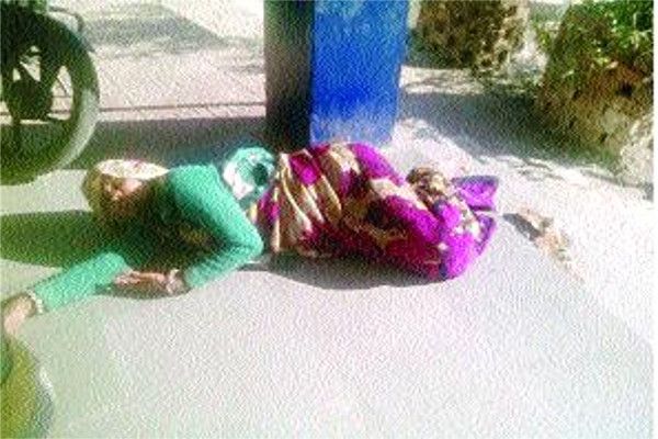 suffering woman during pregnancy pain शर्मनाक : वह दो घंटे प्रसव पीड़ा से तड़पती रही, नहीं पसीजा किसी का दिल