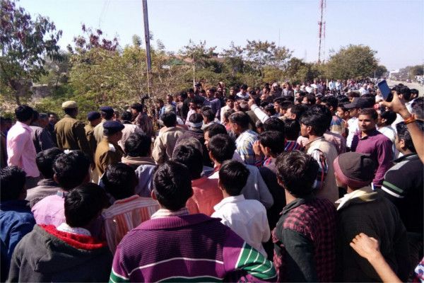 on farmers attacked by kanjar शाजापुर के समीप कंजरों ने ग्रामीणों पर बरसाए पत्थर