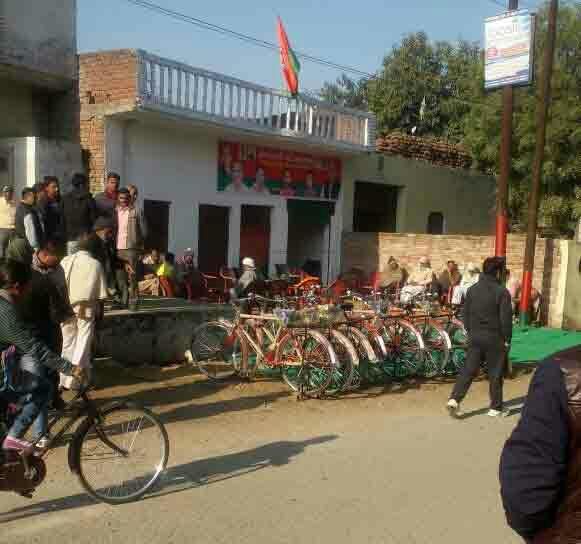 samajwadi party सपा संग्राम : कार्यकर्ता असमंजस में और मतदाता कन्फ्यूज