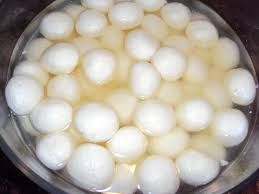 Rasgulle सावधान! छेना रसगुल्ला, खोवा व पेड़ा खाने के हैं शौकिन तो जान ले ये बातें...