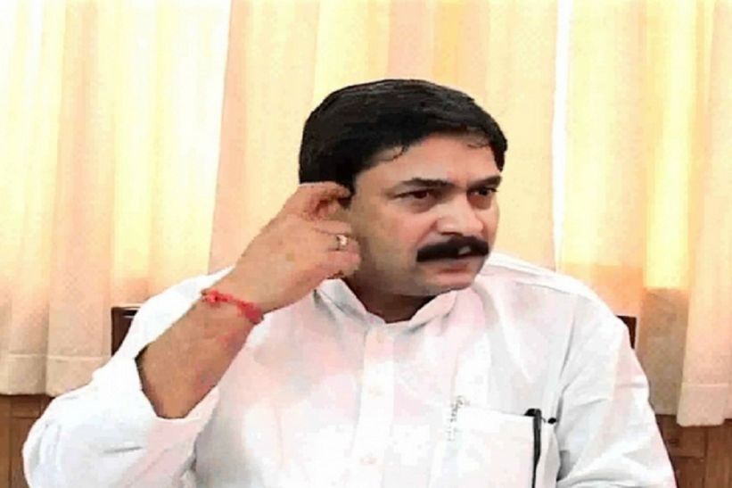 Vijay Mishra सपा के मंंत्री विजय मिश्रा की कुर्सी खतरे में, जा सकती है विधायकी, हाईकोर्ट ने दिया दोबारा मतगणना का आदेश