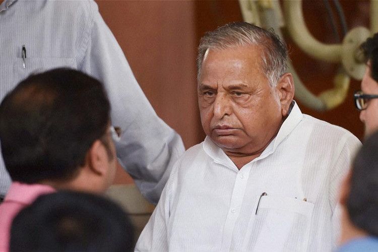 mulayam singh yadav मुलायम ने अखिलेश पर लगाए गंभीर आरोप, कहा- हलफनामे पर कई मुर्दों के साइन!