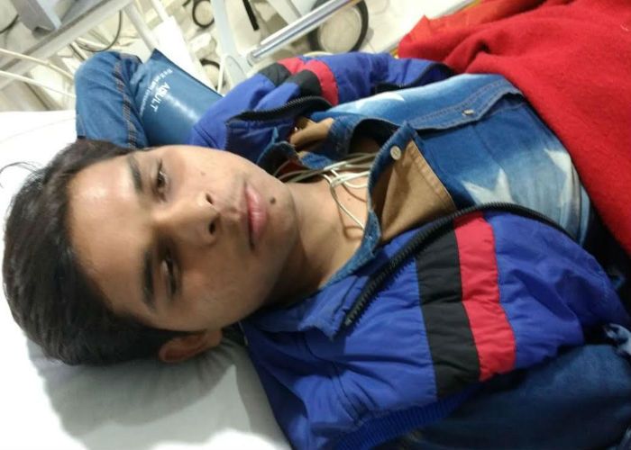 Firing by CRPF Jawan BREAKING सीआरपीएफ जवान की गोली से युवक घायल