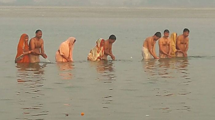 Saryu Ghat Ayodhya देखें तस्वीरें : मकर संक्रांति पर रामनगरी अयोध्या में लगा आस्था का मेला