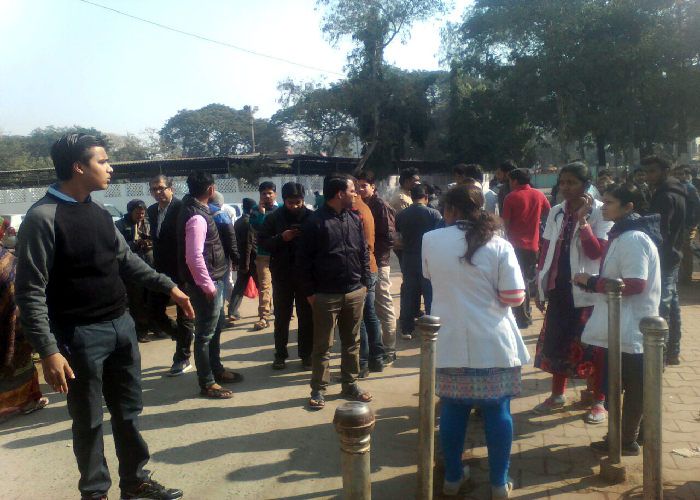 Jabalpur Medical College वार्ड ब्वॉय की अभद्रता पर बिफरे मेडिकल के डॉक्टर, ठानी हड़ताल