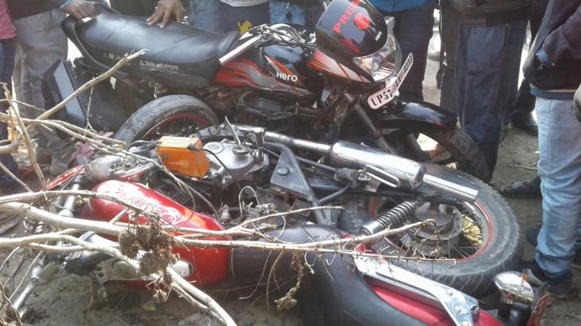 road accident बाइक की सीधी टक्कर में दो की मौत, दो की हालत गंभीर