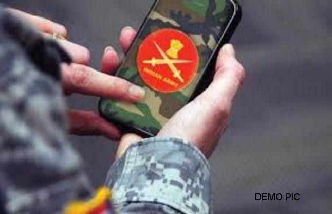 army with mobile फौजियों के मोबाइल इस्तेमाल पर लगी रोक, नहीं कर पाएंगे सोशल मीडिया का इस्तेमाल
