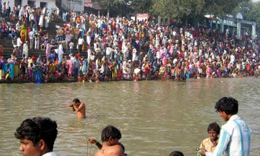 Makar sankranti मकर संक्रांति पर श्रद्धालुओं ने लगाई आस्था की डुबकी