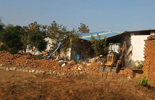 Bulldozer went on 1.20 acres land of Vishwakarma I विश्वकर्मा इंडस्ट्रीज के 1.20 एकड़ जमीन पर चला बुलडोजर