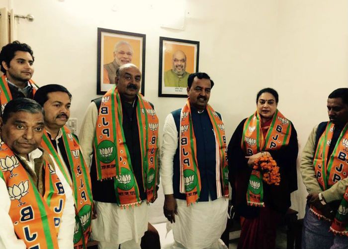 bjp join by sp mla Breaking राजा ने छोड़ा अखिलेश- मुलायम का साथ, थाम लिया कमल