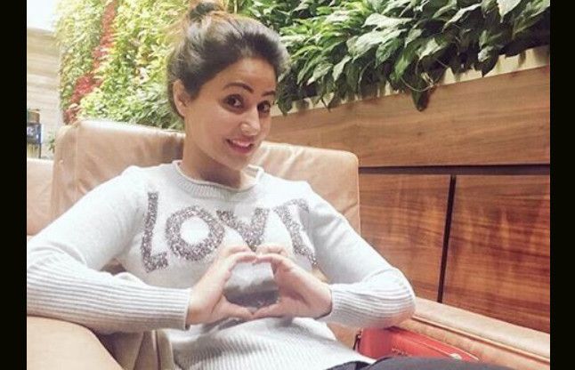 hina एक फैन ने हिना खान को दिया ऐसा सरप्राइज कि तस्वीर देख आप रह जाएंगे दंग