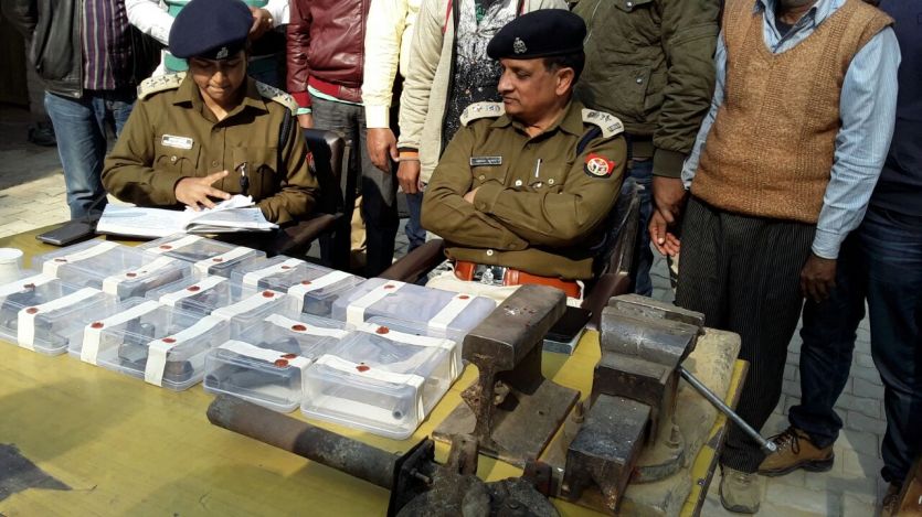 illegal arm factory BREAKING इलाहाबाद में असलहा बनाने की फैक्ट्री का भंडाफोड़