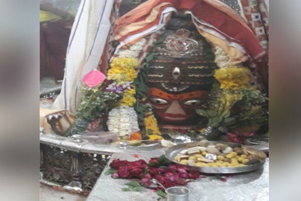 mahakal darshan on makar sankranti मकर संक्रांति पर तिल से नहाए महाकाल