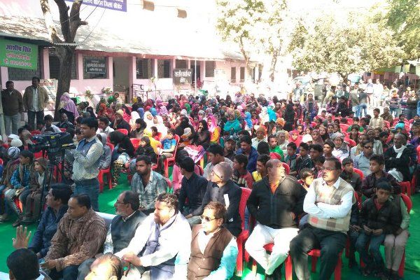 neki ka ped पेड़ की नीचे बरसी नेकी, कलेक्टर बोले - पत्रिका ने फैलाईं नेकी के पेड़ की शाखा