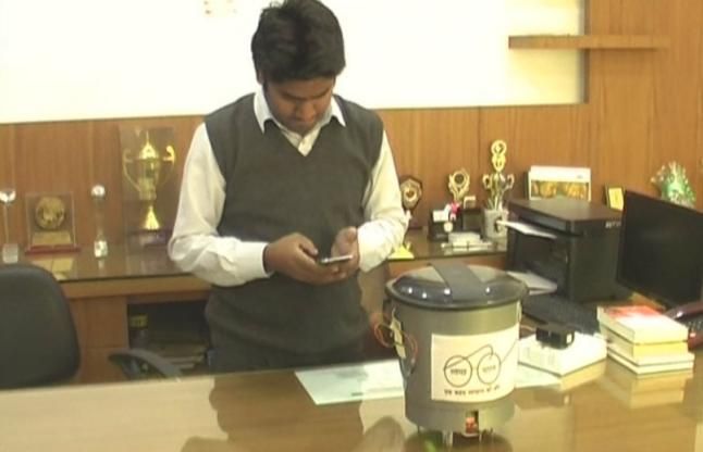smart dustbin VIDEO: इस छात्र ने बनाया स्मार्ट डस्टबिन, प्रधानमंत्री के सपनों को मिला एक नया मोड़