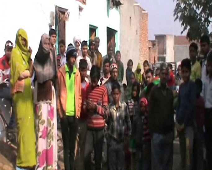 Firing प्रेमी का साथ रह रही पत्नी के घर पति ने की फायरिंग, दो घयाल