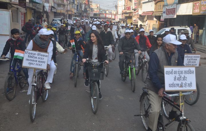 Ratlam News रतलाम में लंदन से आई, सायकल चलाई फिर कहा मोदी का अभियान गुड