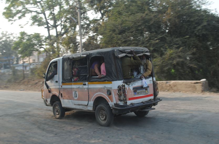 road transport ग्रामीण रूट पर दौड़ रहे जर्जर वाहन