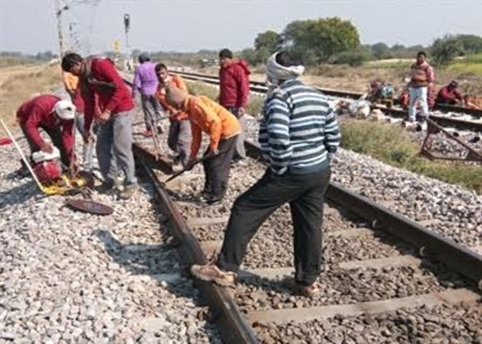 Train Track रूरा मैथा के बीच टूटी पटरी, फिर टला एक बड़ा हादसा
