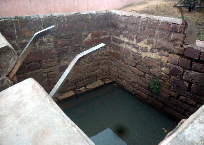 well कुएं से पानी लेना हुआ प्रतिबंधित...