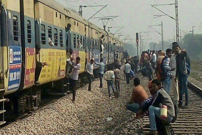 Raipur local train लोकल ट्रेन के ड्राइवर ने दिखाई सूझबूझ, टला बड़ा हादसा