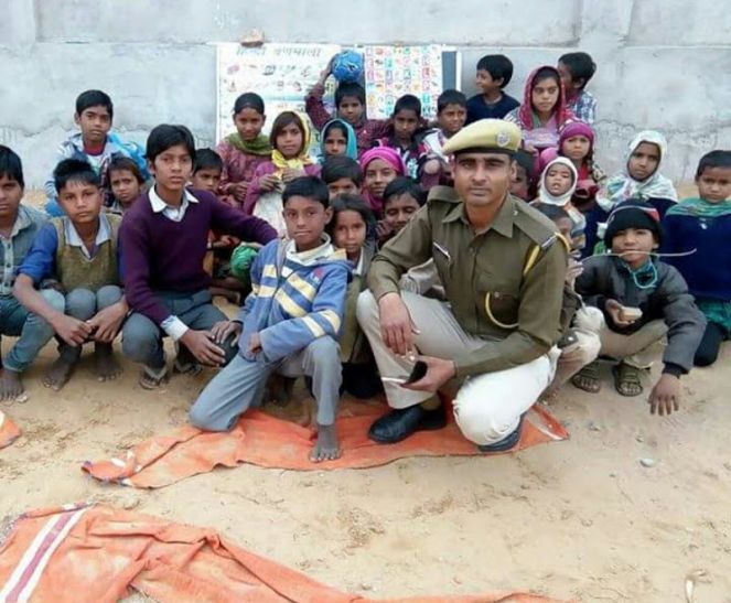 mp education, school in madhya pradesh, governmen इस थाने में लगता है स्कूल, दिन में एक घंटा यहां टीचर बन जाती है पुलिस