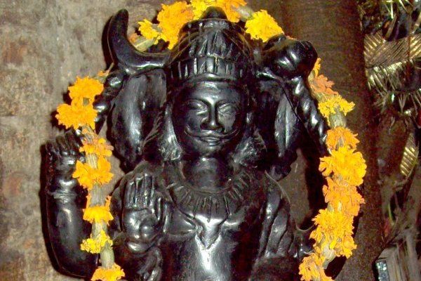 shani2 मकर राशि पर होगी शनि की वक्र दृष्टि, जानिए बाकी पर क्या होंगे प्रभाव