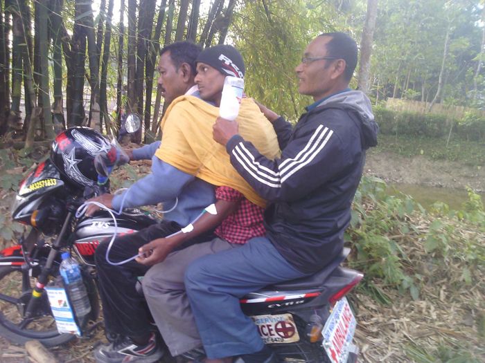 Jalpaiguri's 'Ambulance Dada' Who Ferries People T ''एम्बुलेंस दादा