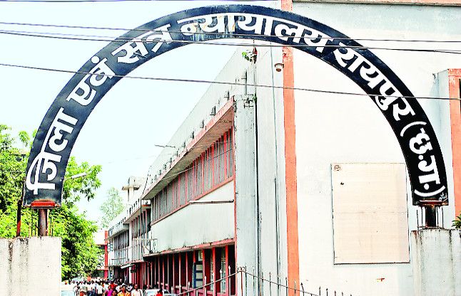 Theft in the District Court RAIPUR: जिला न्यायालय के मजिस्ट्रेट के कमरे का ताला तोडक़र चोरी