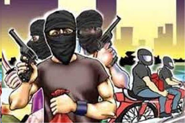 robbery बांका में एसबीआई बैंक से दिनदहाड़े 39 लाख की लूट