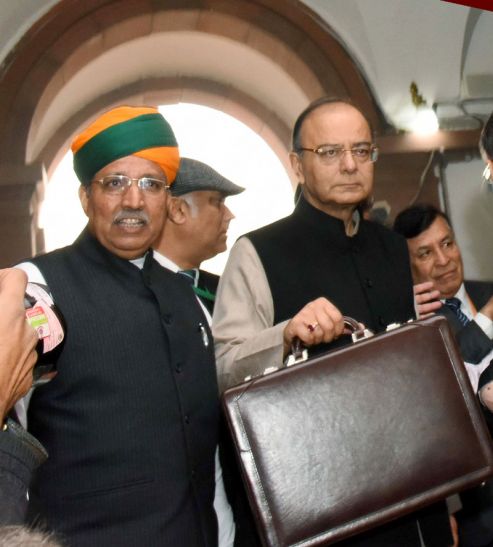 Finance Minister Arun Jaitley इनकम टैक्स के दायरे पॉलिटिकल पार्टीज, भरना होगा इनकम टैक्स रिटर्न