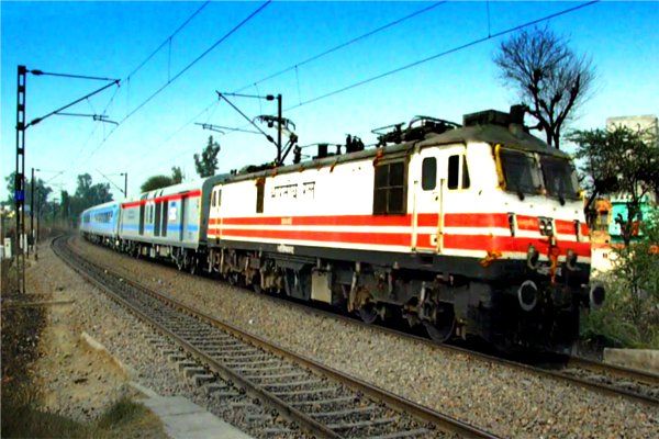 budget #BUGDET: सस्ता होगा रेल टिकट, IRCTC से बुकिंग कराने पर मिलेगा ये फायदा