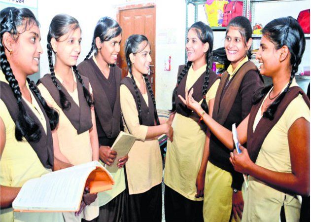 theashram, daughter, judge, government, officer, b इस आश्रम की बेटी काेई जज है ताे काेई आर्यिका