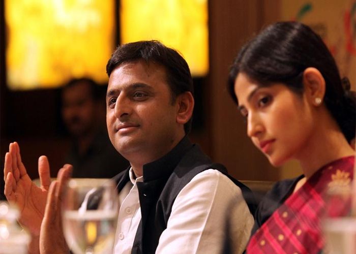Akhilesh and dimple ...तो डिंपल की वजह से अखिलेश ने काटा मौसा का टिकट!