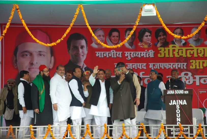 muzaffarangar cm akhilesh सपा बना रही सरकार, भाजपा मुकाबले से बाहरः अखिलेश