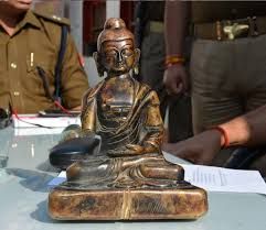 budha गोरखपुर में पांच करोड़ की मूर्ति बरामद तस्कर गिरफ्तार
