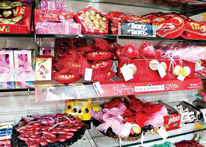 gwalior Valentine Week : प्यार से प्यार को कहिए, कुछ मीठा हो जाए