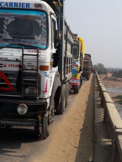 traffic, budhni, sehore, narmada river, narmada शहर को भारी पड़ रही नो एंट्री, हादसे और मौत की संख्या बढ़ा रहे भारी वाहन